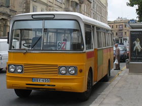 Alter maltesischer Bus