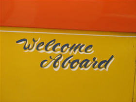 Busaufschrift: Welcome Aboard